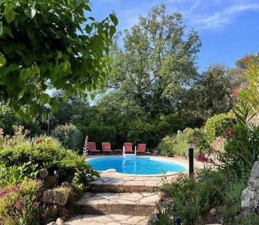 Saint-Antonin-du-Var Bed & Breakfast | La Parenthèse du Var - Chambre d'hôtes petits déjeuners inclus et terrasse ombragée
