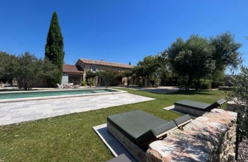 Roussillon House | La Pergoline - Large renovated farmhouse with pool and jacuzzi