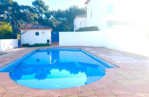 Sanary-sur-Mer Apartment | La plage, calme et jardin