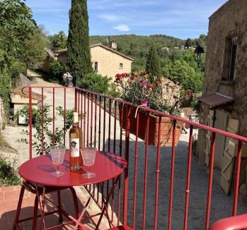 Entrecasteaux House | La tourelle aux hirondelles