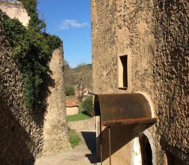 Entrecasteaux House | La tourelle aux hirondelles
