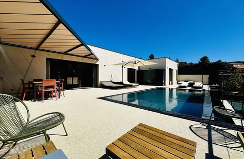 Mollans-sur-Ouveze House | La "villa Romy" Piscine et Spa Face au Ventoux en Provence