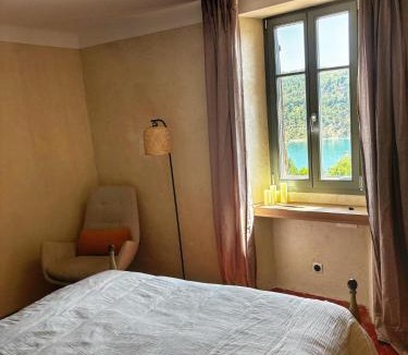Bauduen Apartment | Lake View with Private Terrace