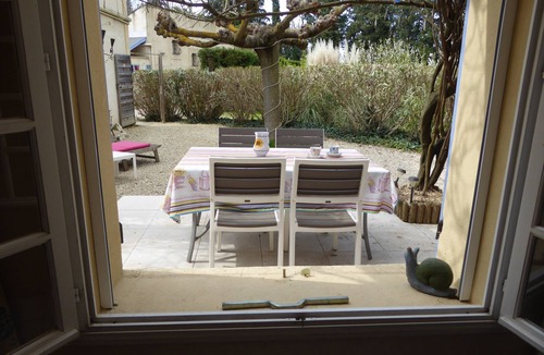 Rognonas Cottage | Large 2 Person Apartment with Air Conditioning & lovely private outdoor area