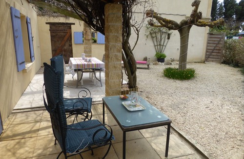 Rognonas Cottage | Large 2 Person Apartment with Air Conditioning & lovely private outdoor area