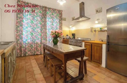 Les Hauts de Villeneuve House | Large and beautiful air-conditioned family home Avignon short stay possible