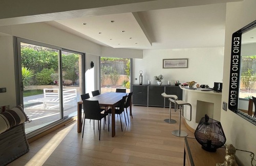 Prado-Perier Apartment | Large garden apartment in Carré d'or, walking distance to beach and town