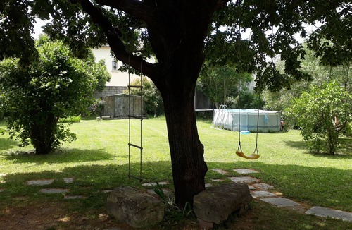 Orange House | Large house with 5 bedrooms, sleeps 10 and 1 baby bed
