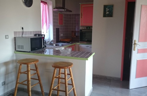 Saint-Vallier-de-Thiey Apartment | Large independent studio in private villa with garden, Swimming pool, Jacuzzi