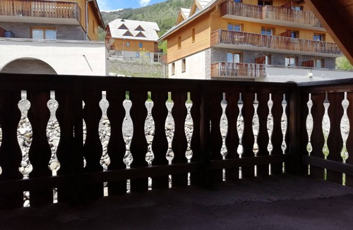 Pra Loup Apartment | Large Studio for 4 with Mountain Style, Balcony, and Scenic Views in Pra Loup