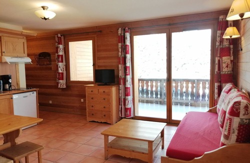 Pra Loup Apartment | Large Studio for 4 with Mountain Style, Balcony, and Scenic Views in Pra Loup