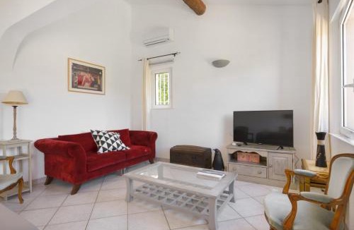 Les Hauts de Villeneuve House | Large Villa With Swimming Pool And Terraces