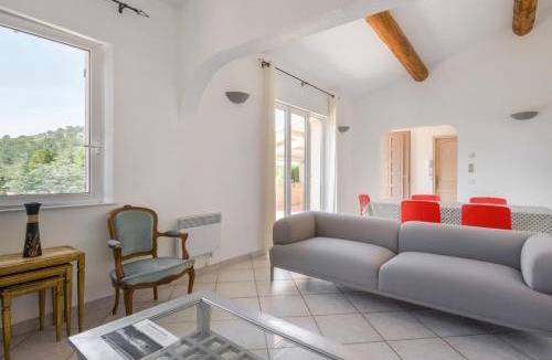 Les Hauts de Villeneuve House | Large Villa With Swimming Pool And Terraces