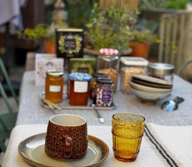 Robion Bed & Breakfast | Le 52 en Provence - Chambres ou Suite en B&B dans Authentique Mas de Village avec Piscine au pied du Luberon