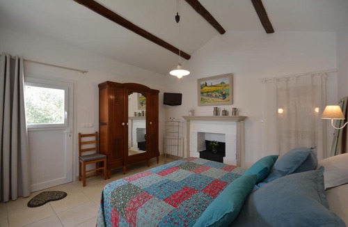 Istres Bed & Breakfast | le cabanon de l'olivette