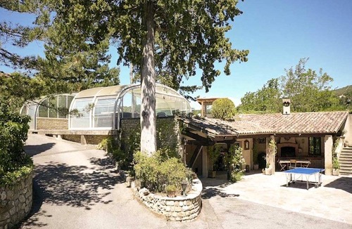 Manosque House | Le Castellas, sleeps 7, wooded grounds, private pool