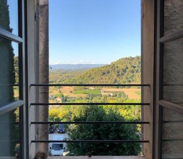 Menerbes House | Le charme au centre du village