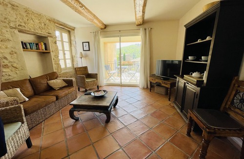 Cadenet Apartment | Le Chef d'Escadron