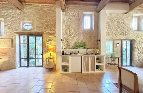 Villeneuve-les-Avignon Apartment | Le Clos Des Chartreux