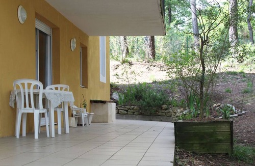 La Roque-d'Antheron Apartment | LE CLOS HORTENSE - BEAUTIFUL APARTMENT WITH WOODED TERRACE.