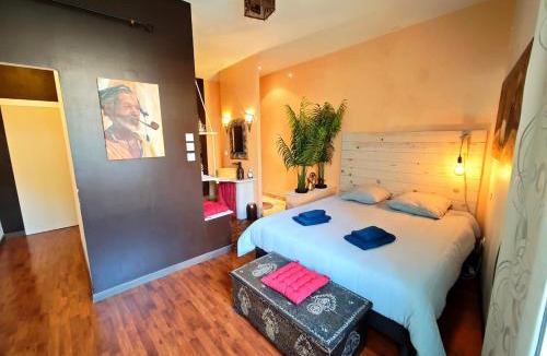 Limoux Apartment | Le Cocon Des Arcades - Central, charmant balcon -