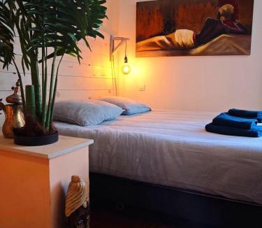 Limoux Apartment | Le Cocon Des Arcades - Central, charmant balcon -