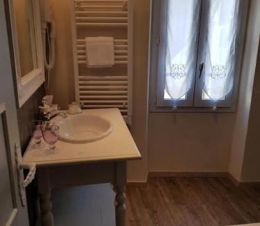 Murs Hotel | Le Crillon