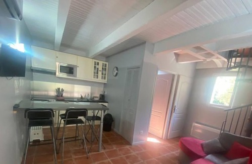 Grans House | Le Domaine d'Alèzen by Interhome