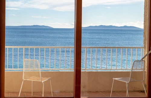Cavaliere Beach Apartment | Le Lavandou, One-bedroom + mezzanine to rent for 6 people, beautiful seaview, steps from the.