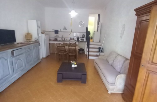 Aiguines Apartment | Le lierre Seasonal rental, 10mn from la de ste croix, close to all shops