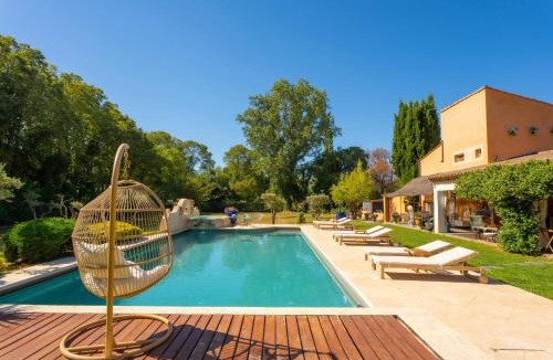 Grans Cabin | Le Mas des lys - Guest houses au coeur de la Provence dans un parc paysagé avec piscine, sauna et boulodrome