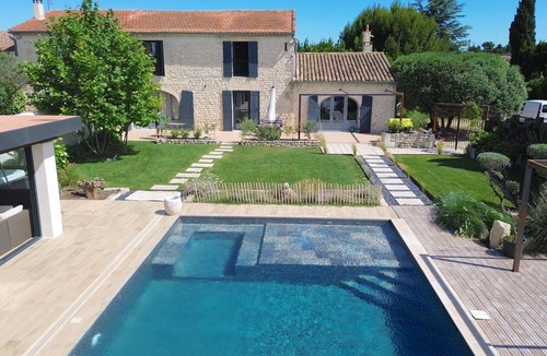 Chateaurenard Villa | Le Mas des Oliviers - with private pool and walking distance of Chateaurenard