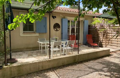 Loriol-du-Comtat House | Le Mas Mérindol Gîte Cerise