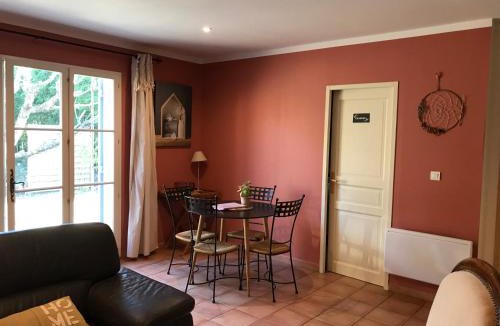 Loriol-du-Comtat House | Le Mas Mérindol Gîte Cerise