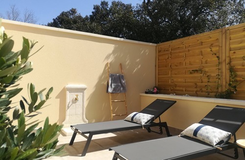 Chateauneuf-de-Gadagne House | Le Mazet d'Olivia romantic getaway in Provence, near Avignon Luberon Gordes