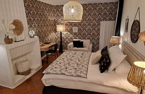 Sisteron Hotel | LE PATIO DE SOPHIE
