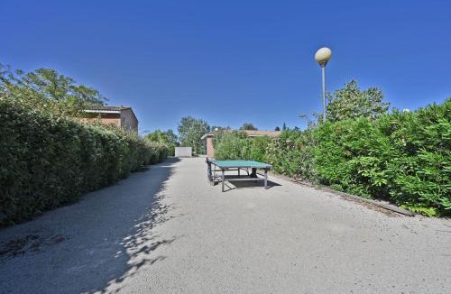 Saint-Saturnin-les-Avignon Apartment | LE PETIT BONHEUR - PLACE PARKING PRIVEE - CLiM - TERRASSE - PISCINE PARTAGEE - PROCHE PARC SPIROU