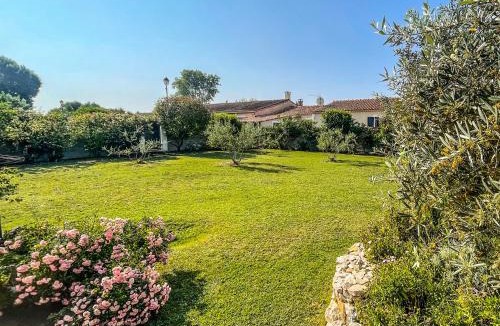 Maillane Apartment | Le Petit Valexiane Piscine & Jardin