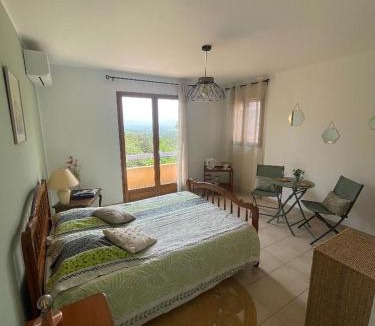 Villelaure Bed & Breakfast | Les Cigales