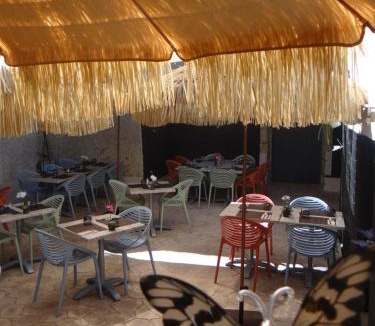 Remoulins Hotel | Les Glycines