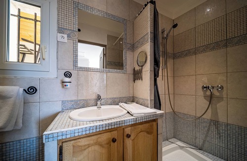 Cabrieres-d'Avignon Hotel | Les Loges du Luberon