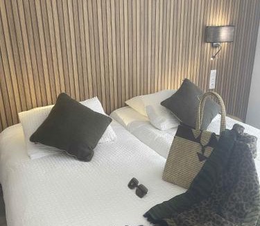 Cabrieres-d'Avignon Hotel | Les Loges du Luberon