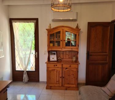Ansouis Apartment | Les oliviers