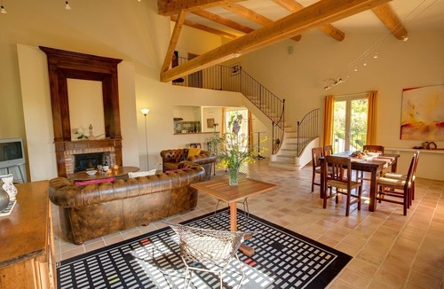 Le Barroux Villa | Les Ramiers - Four Bedroom Villa, Sleeps 8