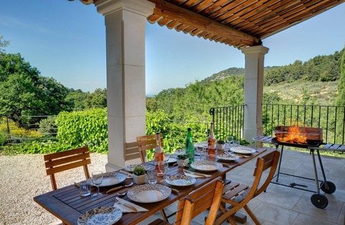Le Barroux Villa | Les Ramiers - Four Bedroom Villa, Sleeps 8