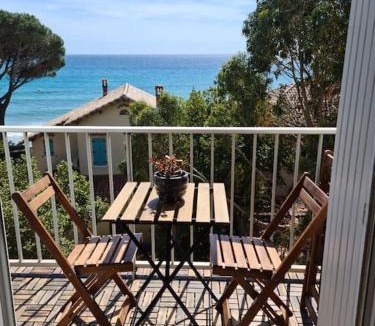 Les Sablettes Apartment | LES SABLETTES LES PIEDS dans L'EAU