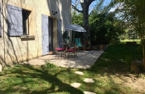 Aubignan Apartment | Les volets lavande