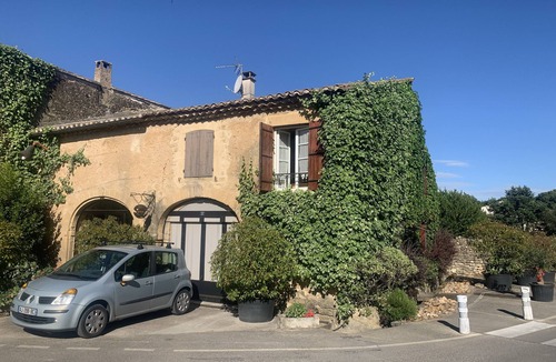 Vers-Pont-du-Gard Villa | Located in the village centre of Vers Pont du Gard. Next 2 famous Roman aqueduct
