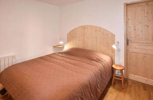 Bedoin House | Located on the southern slope of Mont Ventoux, at an altitude of 1450 meters, this large charlet wel