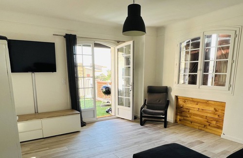 Saint-Mitre-les-Remparts Apartment | Location Haut de Villa 75m2